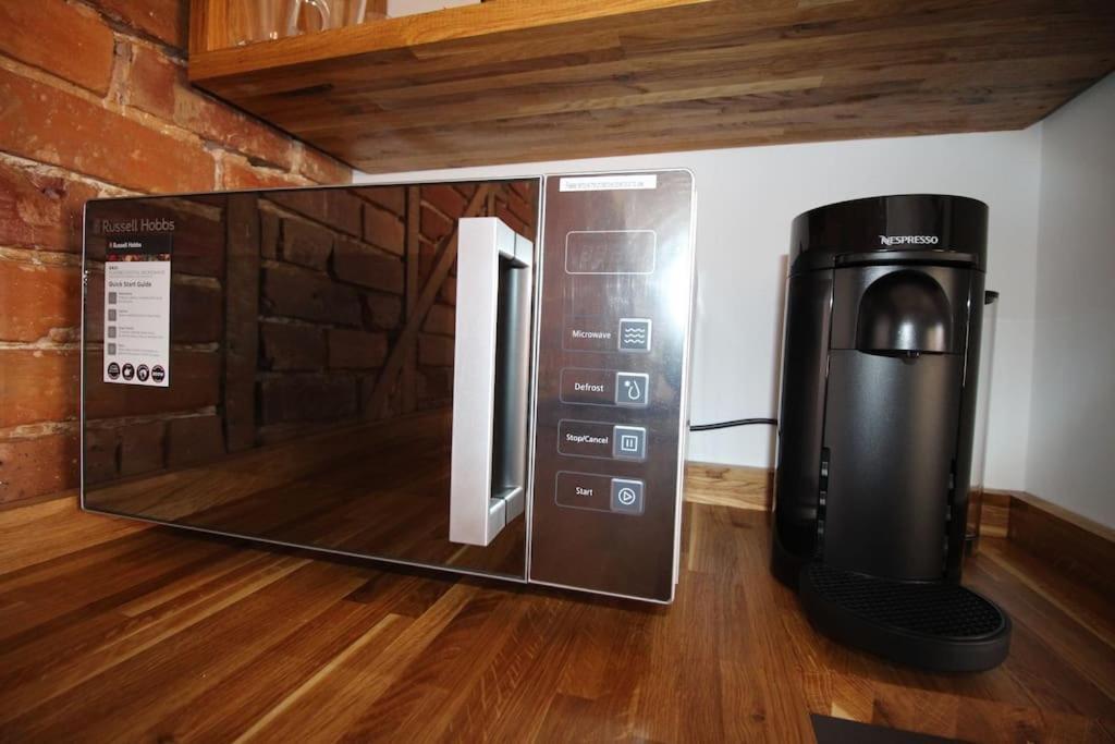 Apartment 6 At Number 8: City Centre, 1 Bedroom, Sofa Bed In Lounge 坎特伯雷 外观 照片