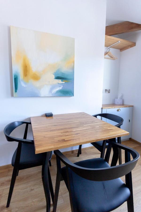 Apartment 6 At Number 8: City Centre, 1 Bedroom, Sofa Bed In Lounge 坎特伯雷 外观 照片
