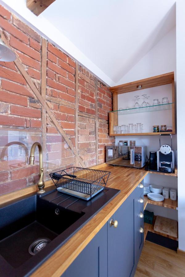 Apartment 6 At Number 8: City Centre, 1 Bedroom, Sofa Bed In Lounge 坎特伯雷 外观 照片
